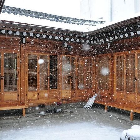 Hueahn Hanok Guesthouse سيول المظهر الخارجي الصورة