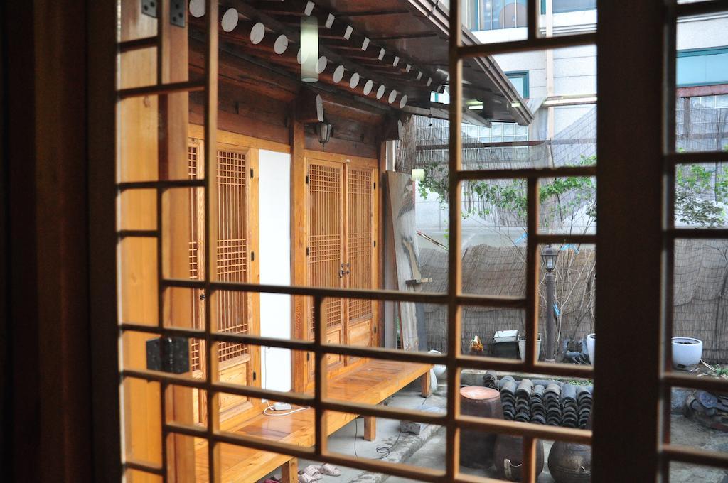 Hueahn Hanok Guesthouse سيول المظهر الخارجي الصورة