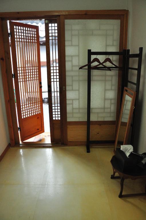 Hueahn Hanok Guesthouse سيول الغرفة الصورة