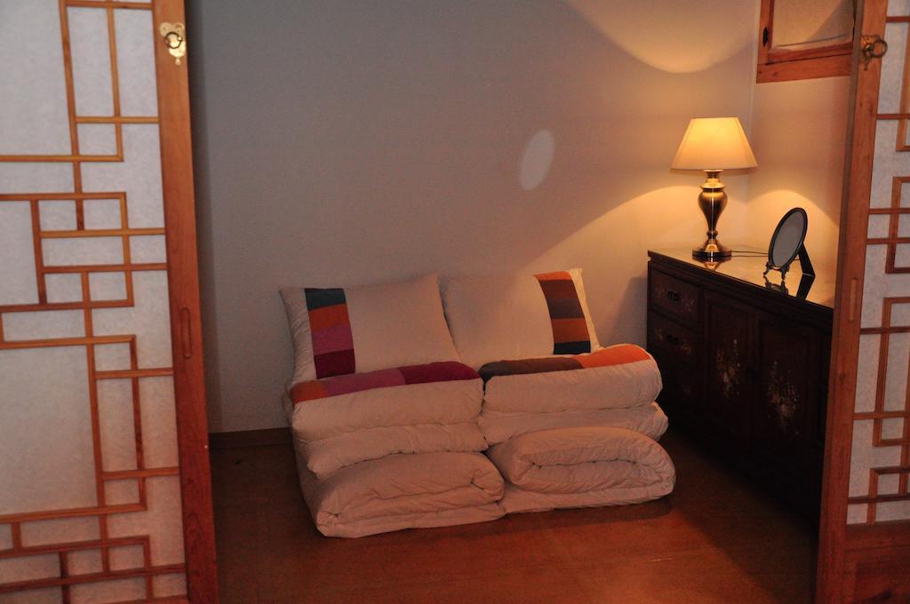 Hueahn Hanok Guesthouse سيول الغرفة الصورة