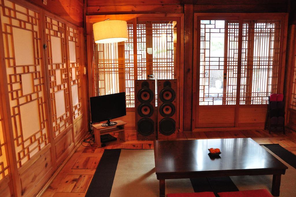 Hueahn Hanok Guesthouse سيول المظهر الخارجي الصورة
