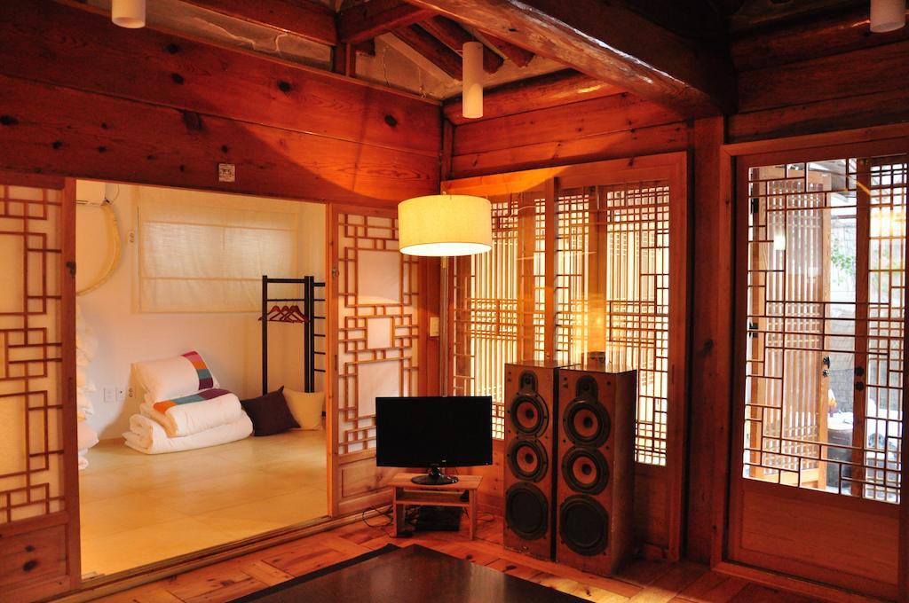 Hueahn Hanok Guesthouse سيول المظهر الخارجي الصورة
